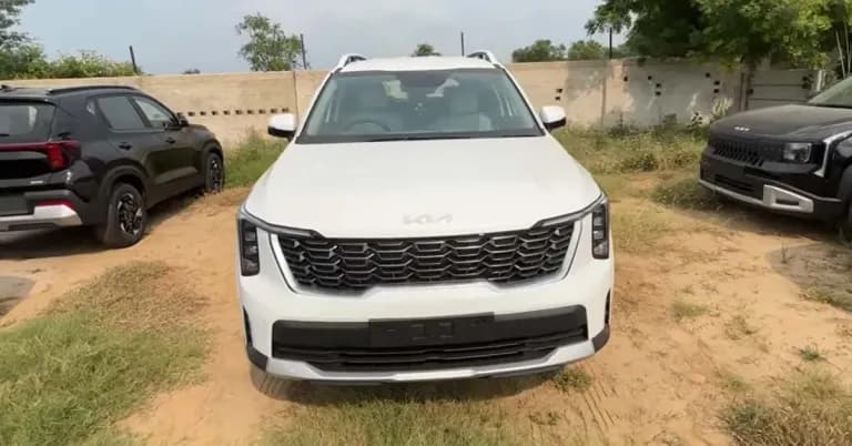 Kia Sorento Base Diesel HTE Trim Arrives at Indian Dealerships
